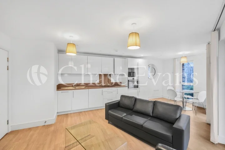 Flat Hannaford Walk in Greater London