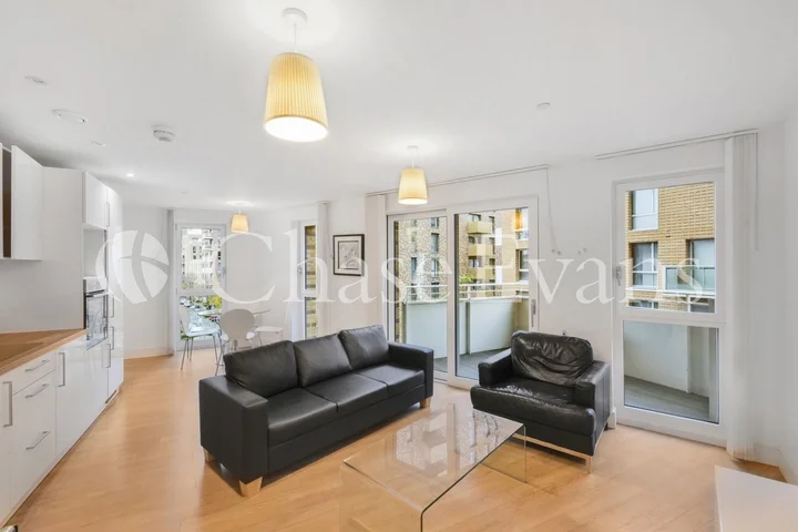 Flat Hannaford Walk in Greater London