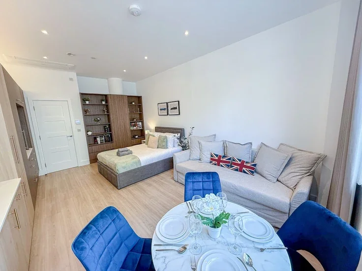 Flat Hall Place in City of Westminster