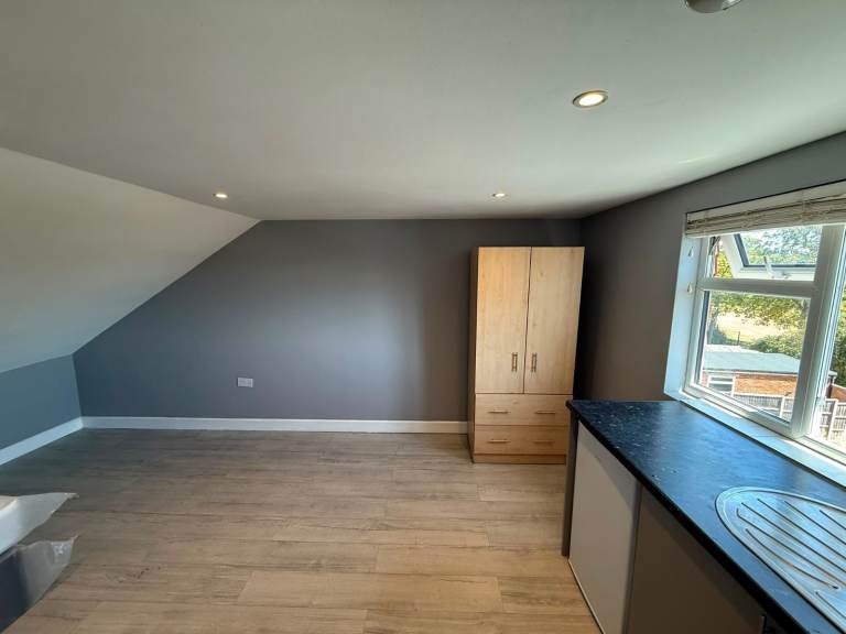 Flat Conway Crescent in Greater London
