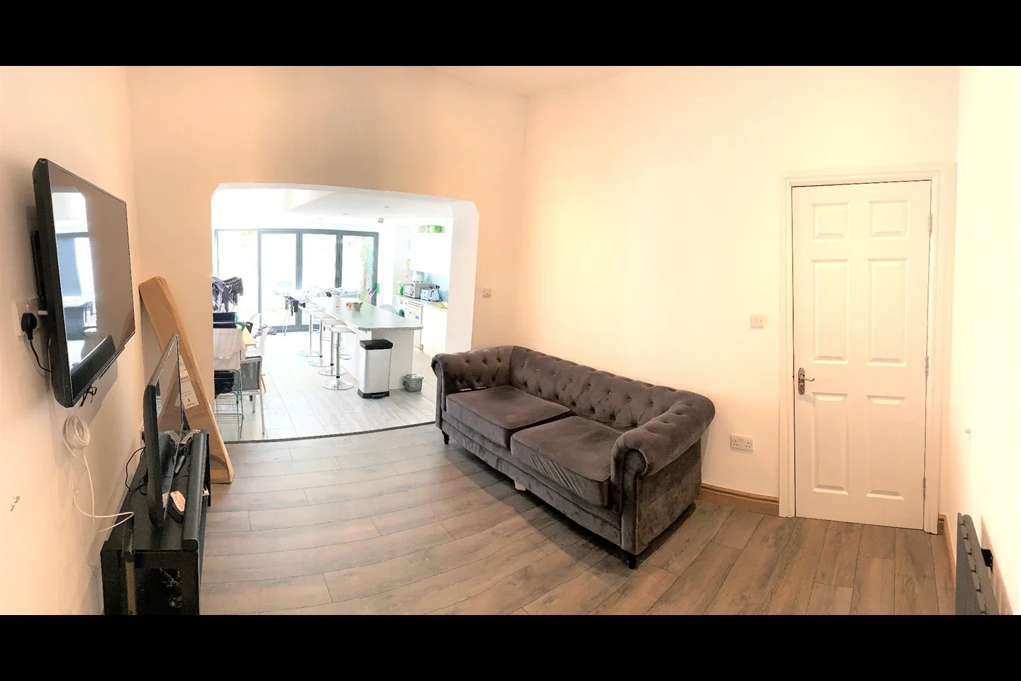 Room Hemberton Road in Greater London