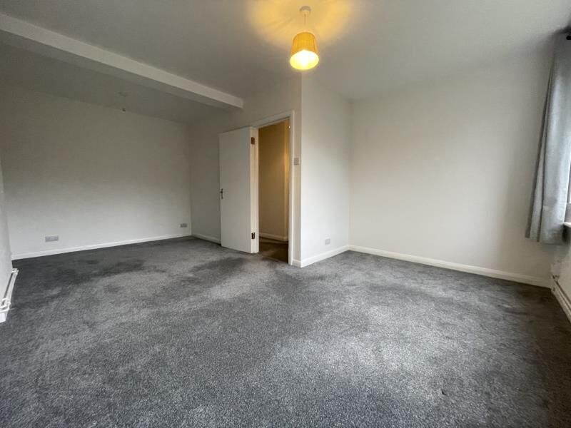 Flat Colney Hatch Lane in Greater London