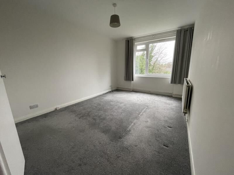 Flat Colney Hatch Lane in Greater London