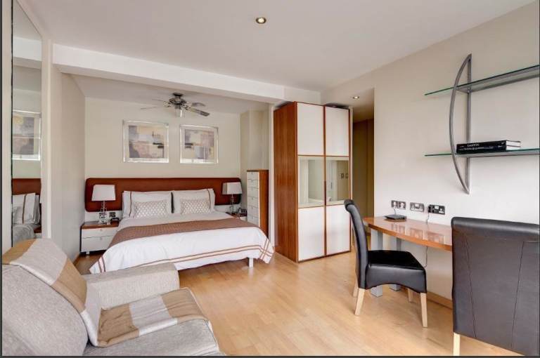 Flat Old Brompton Road in Greater London