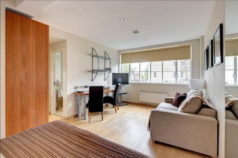 Flat Old Brompton Road in Greater London