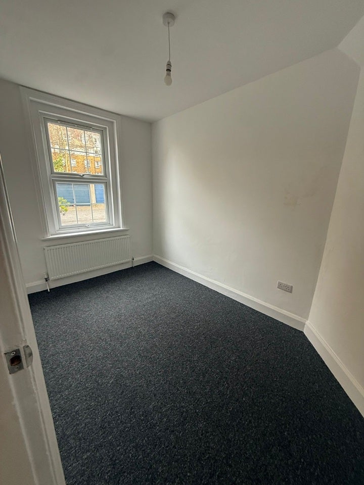 Flat Jebb Avenue in Greater London