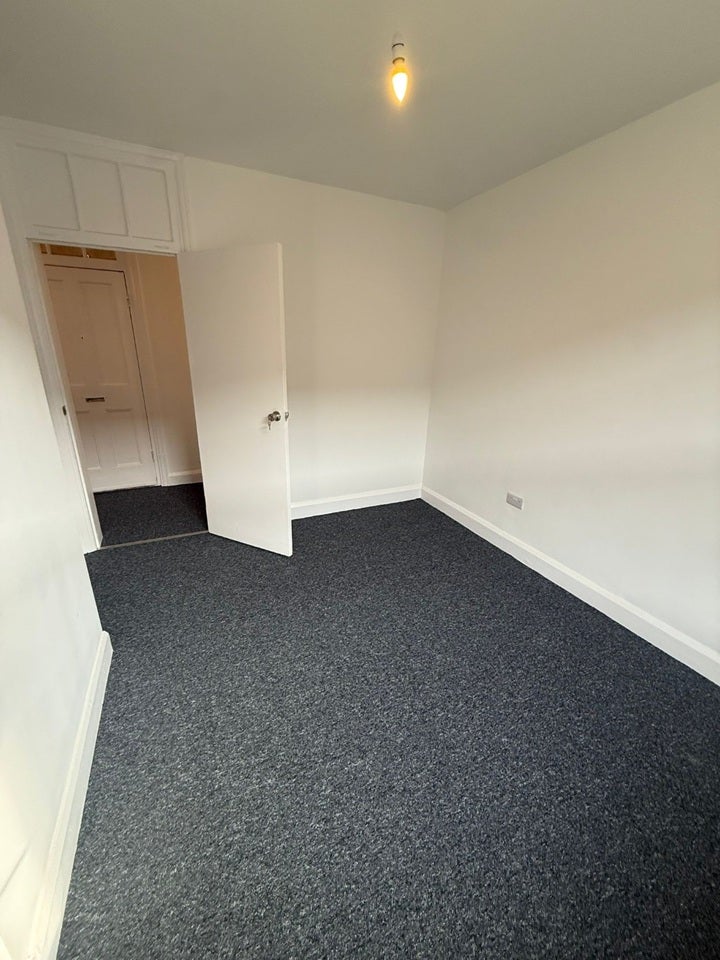 Flat Jebb Avenue in Greater London