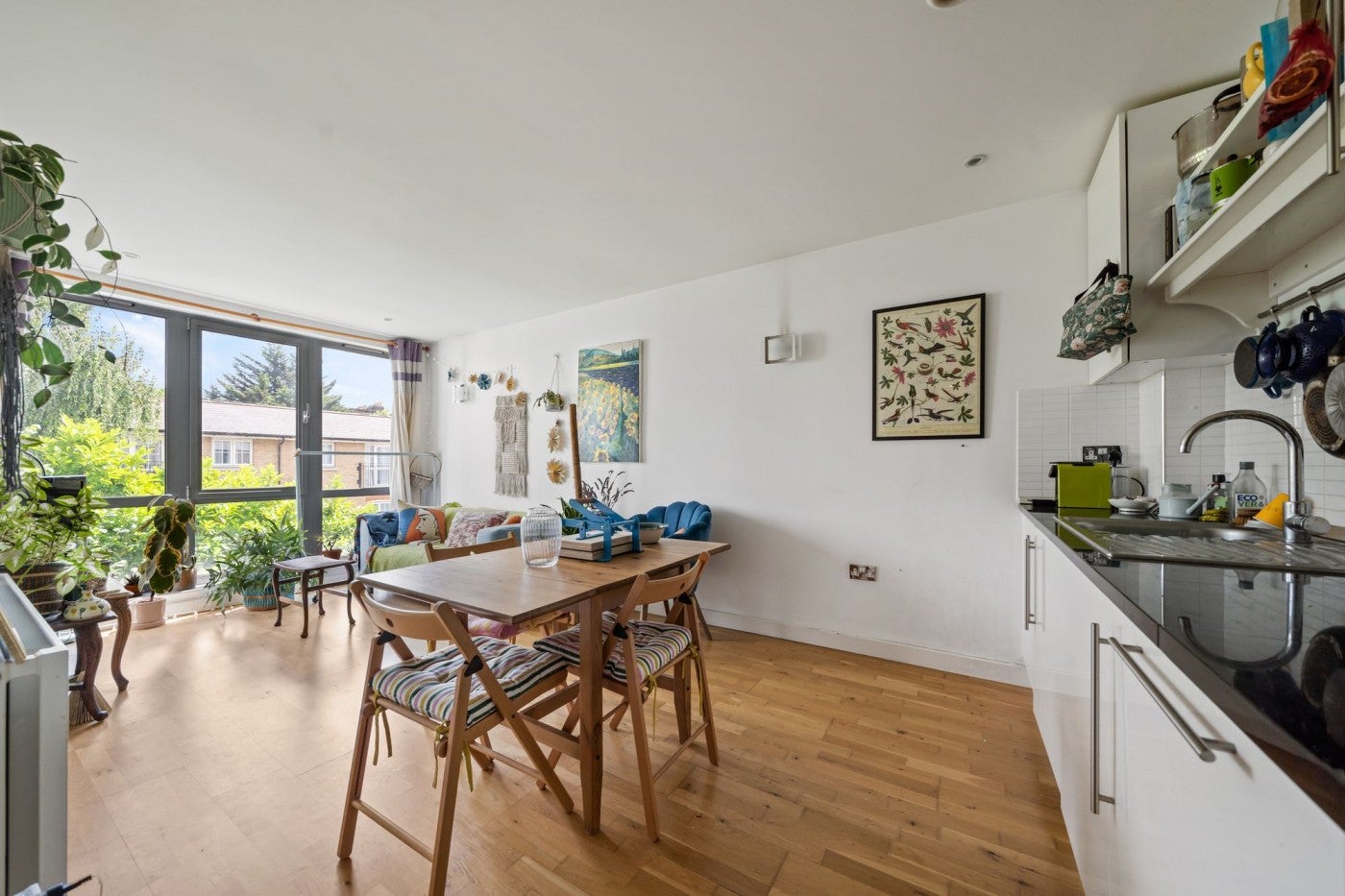 Flat Elthorne Road in Greater London