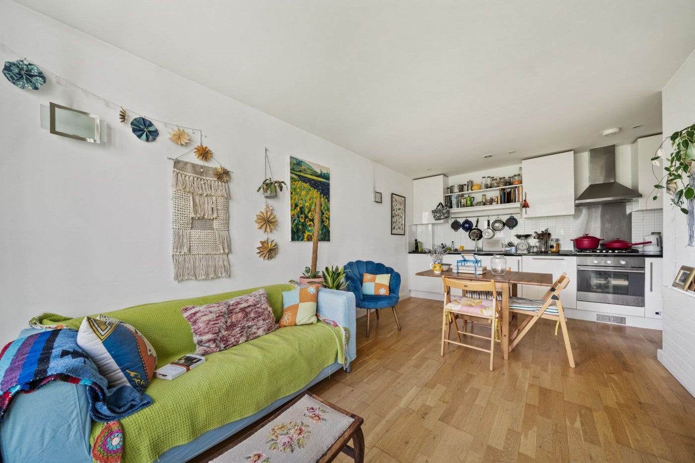 Flat Elthorne Road in Greater London