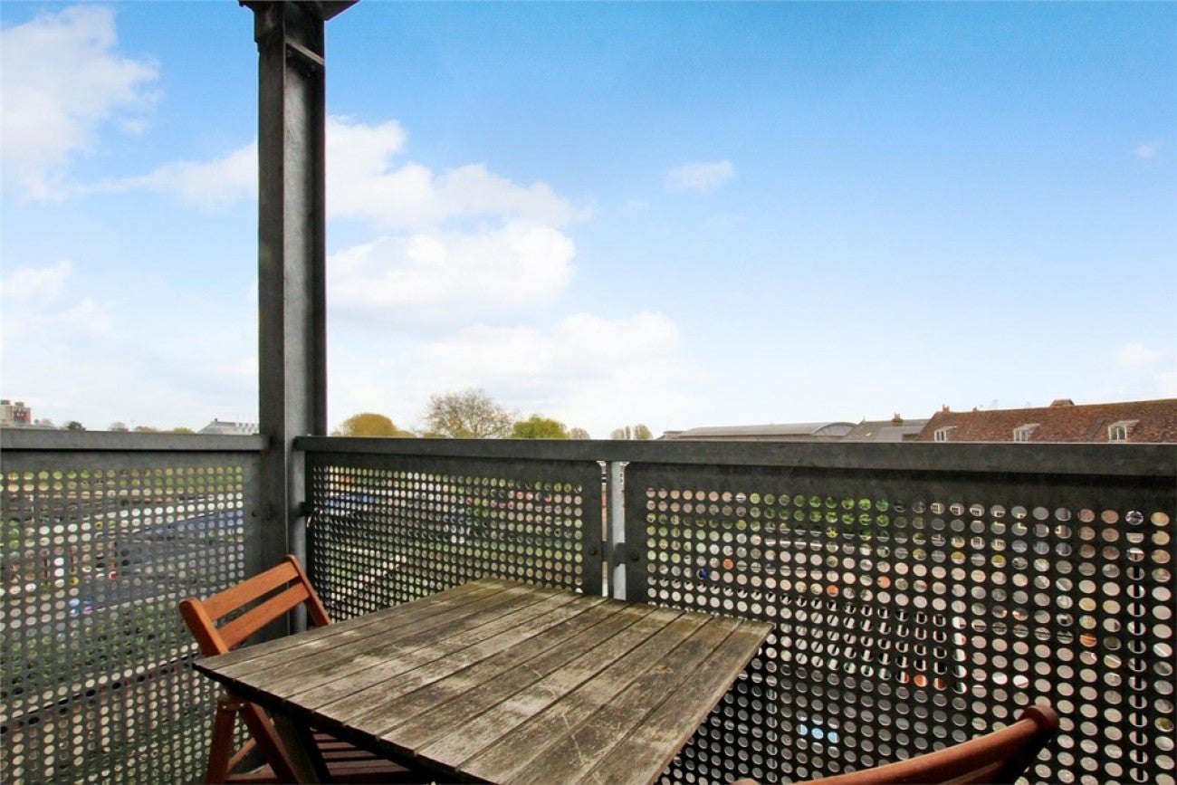 Flat Three Mill Lane in Greater London