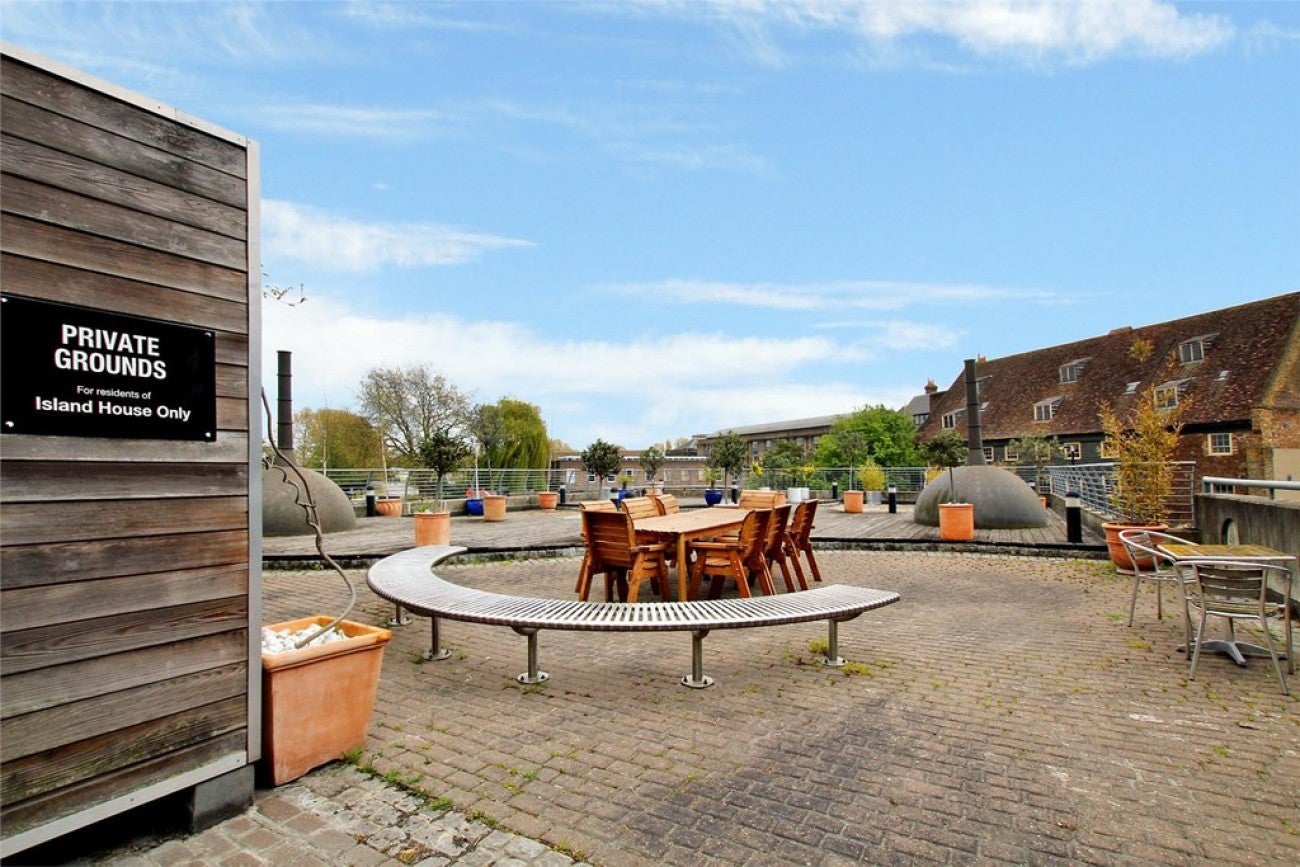 Flat Three Mill Lane in Greater London