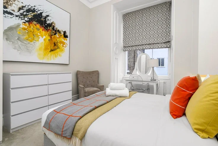 Flat Gloucester Terrace in City of Westminster