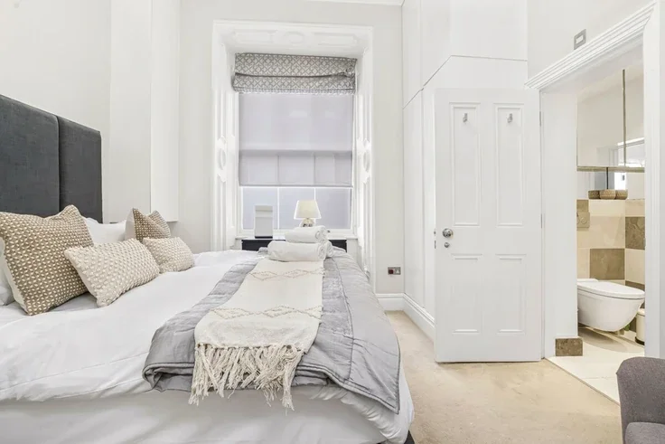 Flat Gloucester Terrace in City of Westminster