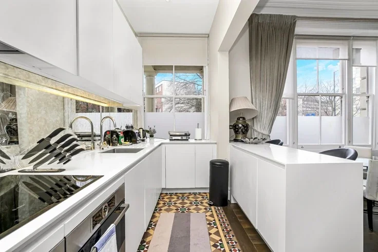 Flat Gloucester Terrace in City of Westminster