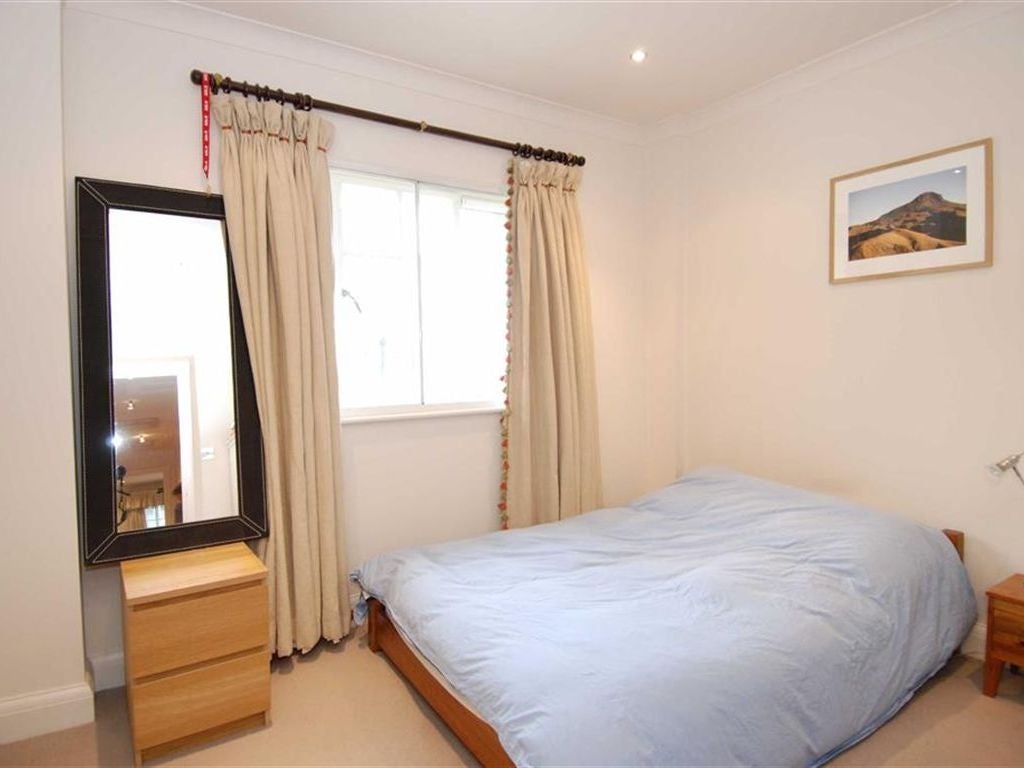 Flat Forum Magnum Square in Greater London