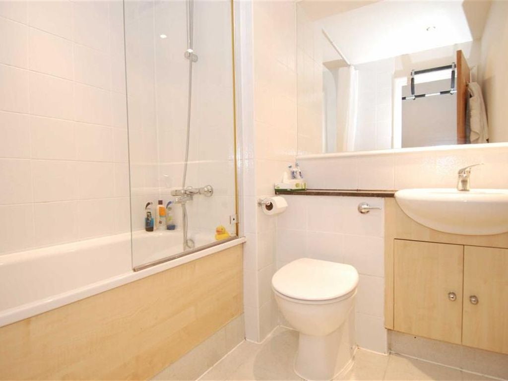 Flat Forum Magnum Square in Greater London