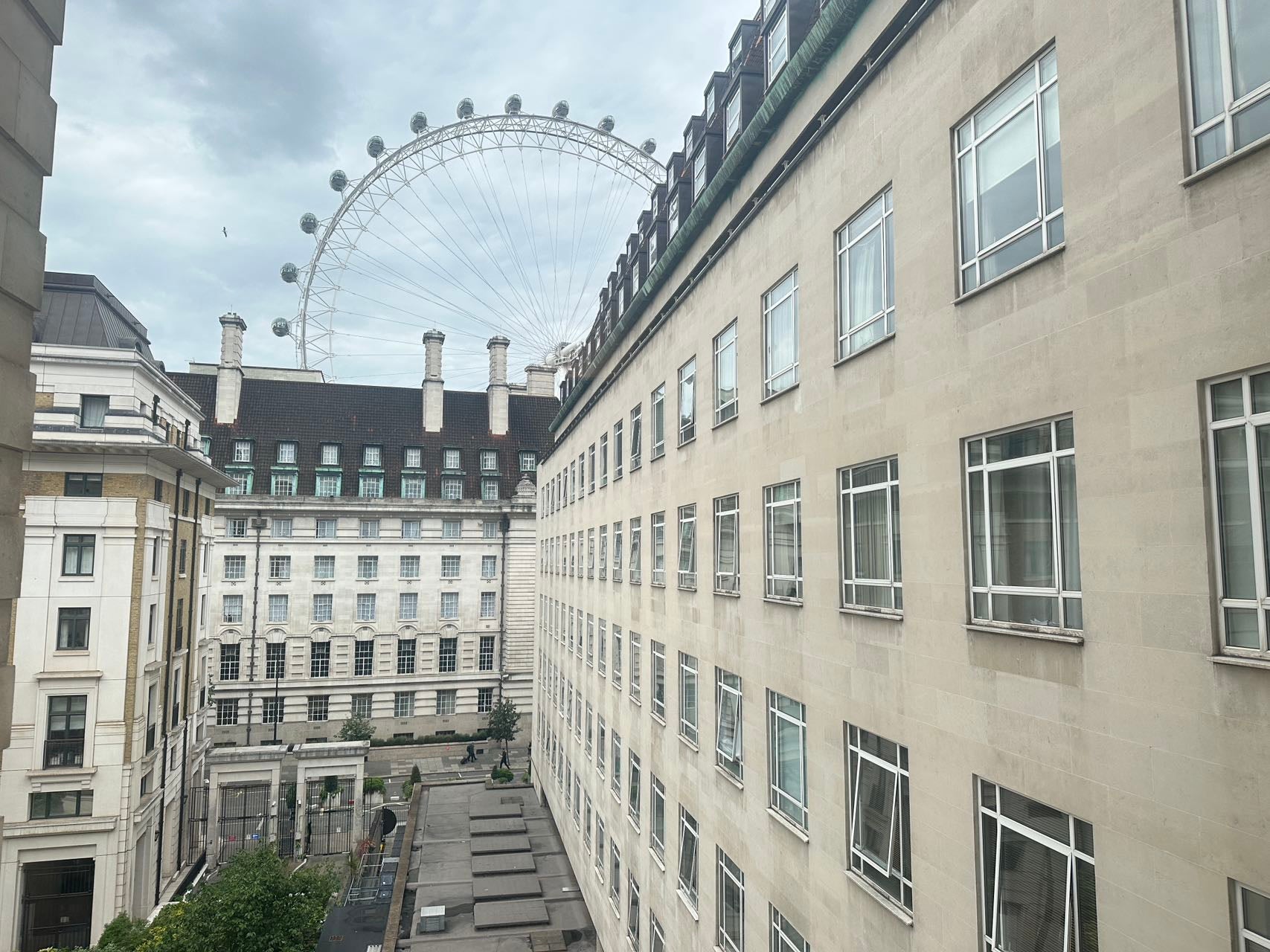 Flat Forum Magnum Square in Greater London