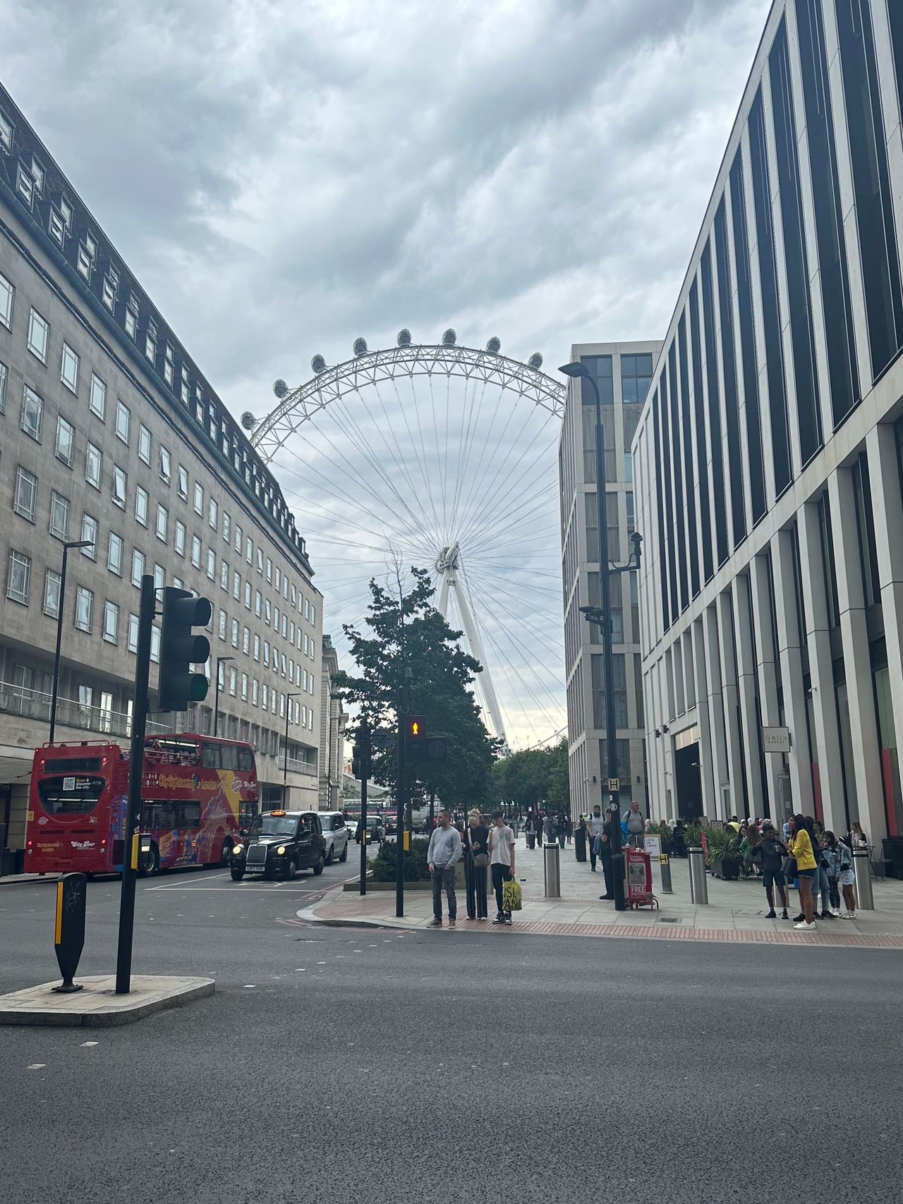 Flat Forum Magnum Square in Greater London