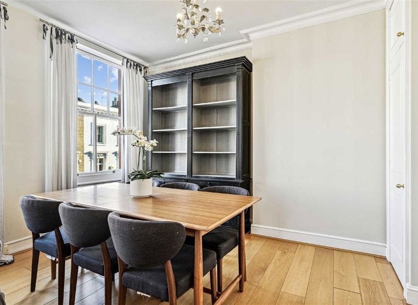 Flat Hollywood Road in Greater London