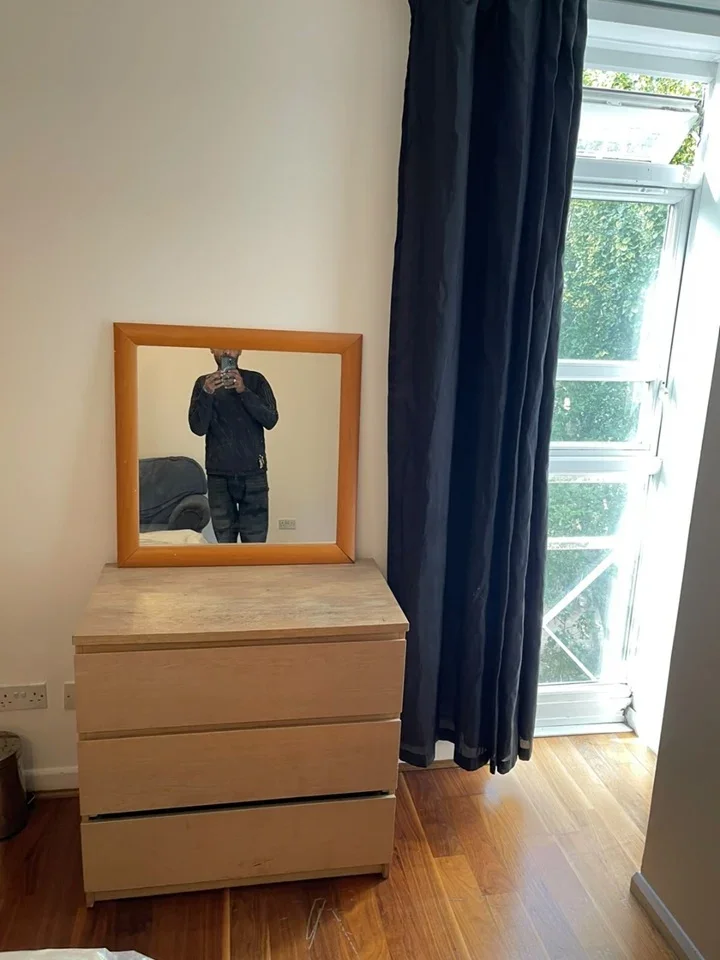 Room Christopher Close in Greater London