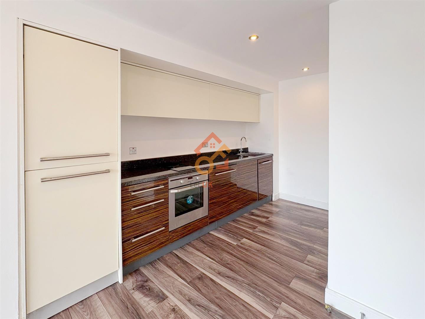 Flat Edgbaston Crescent in Birmingham