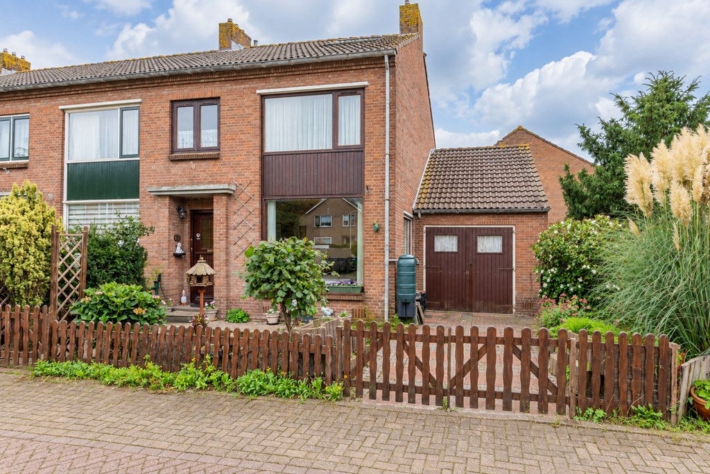 Huis Vrouw Venneweg 13 in Oud Ade