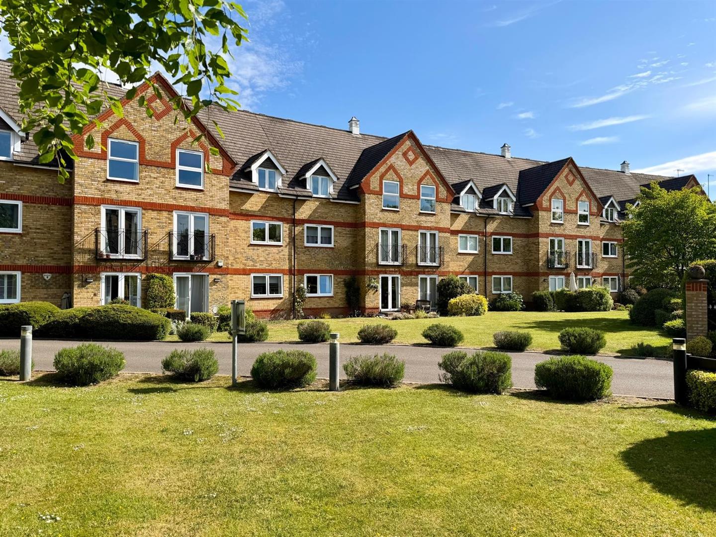 Flat Lower Kings Road in Dacorum