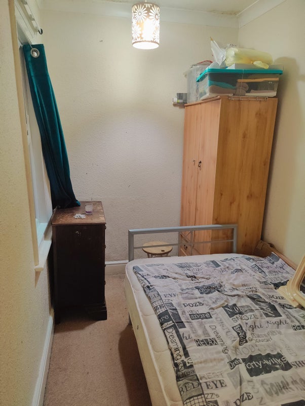Room Ashley Road in Poole