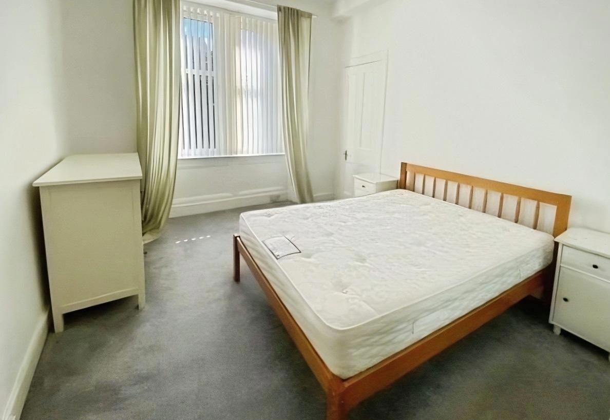 Flat Roseburn Street in City of Edinburgh