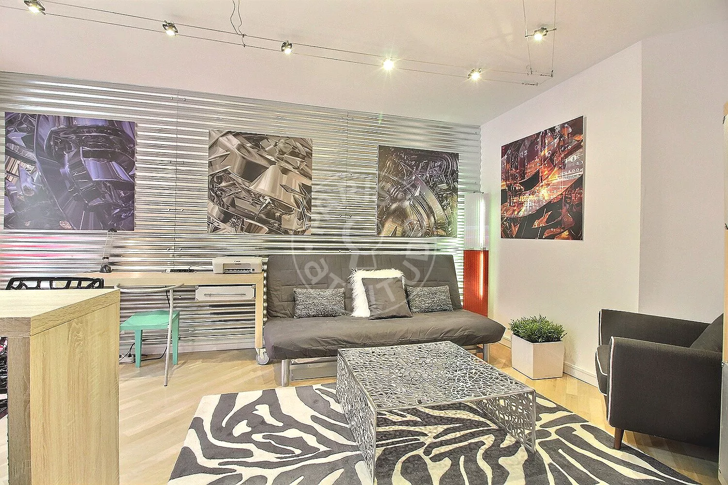 Appartement Place de l'Escadrille Normandie-Niemen à Paris