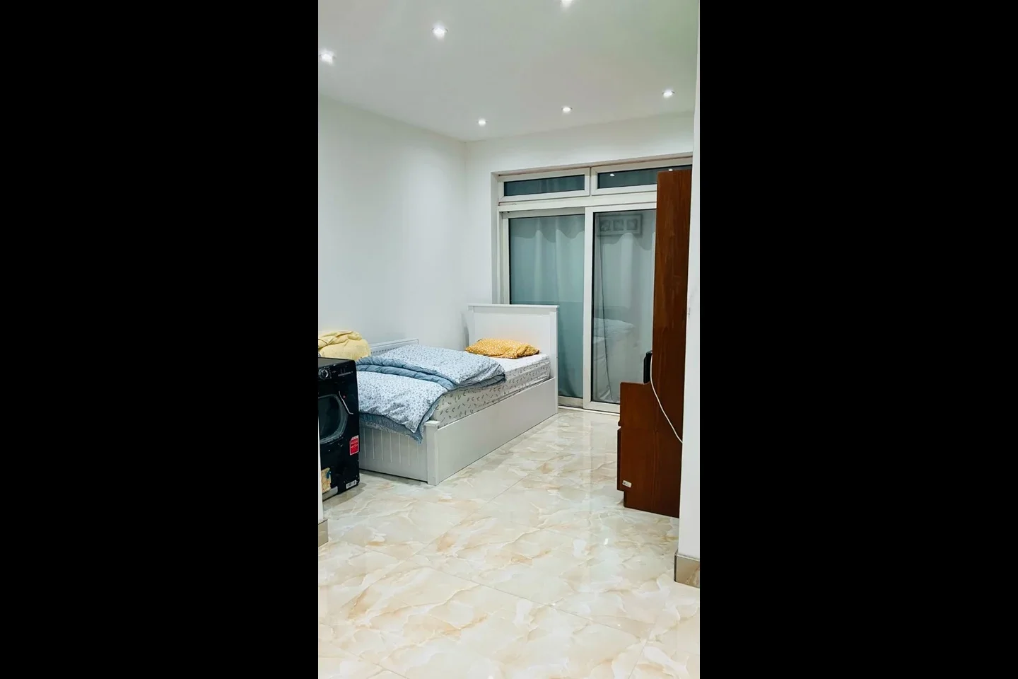 Room Pinner Road in Greater London
