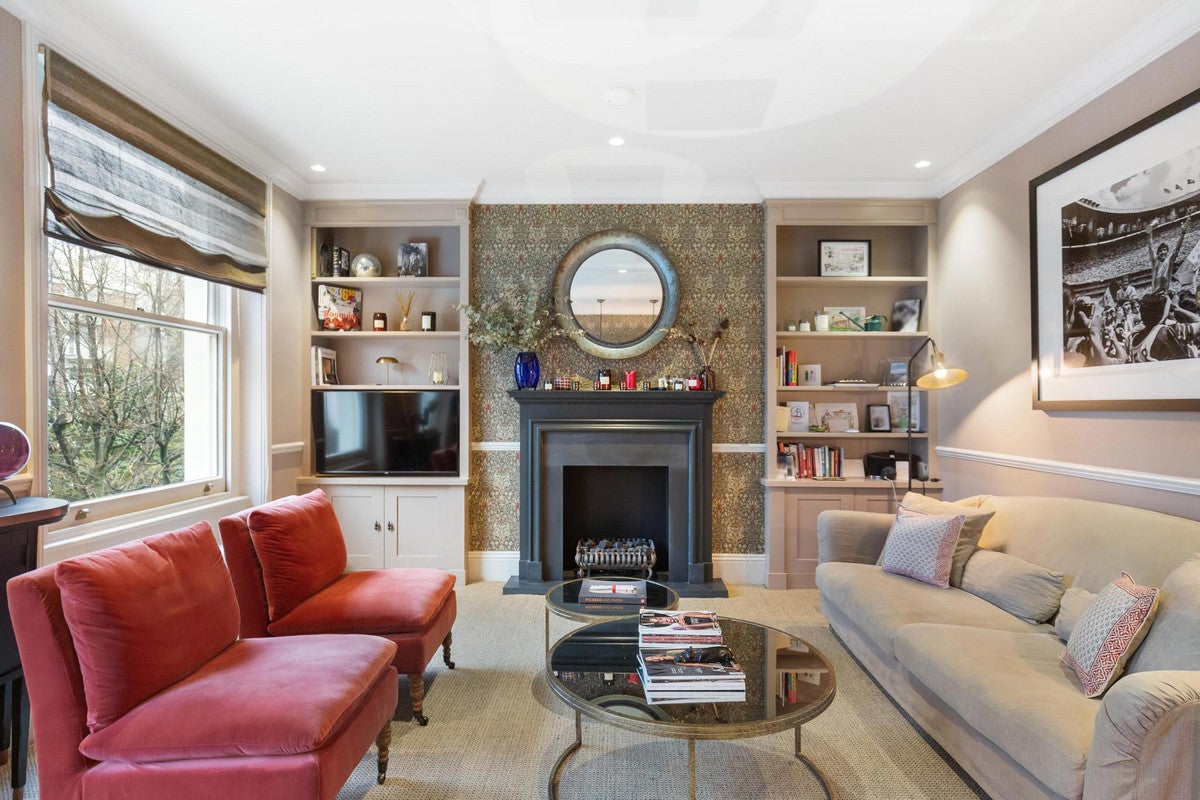 Flat Holland Park Avenue in Greater London