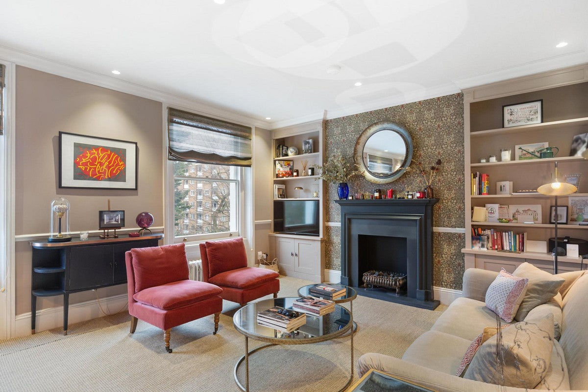Flat Holland Park Avenue in Greater London