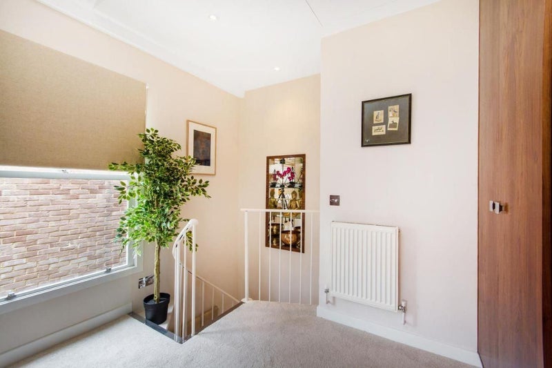 Flat Battersea Park Road in Greater London