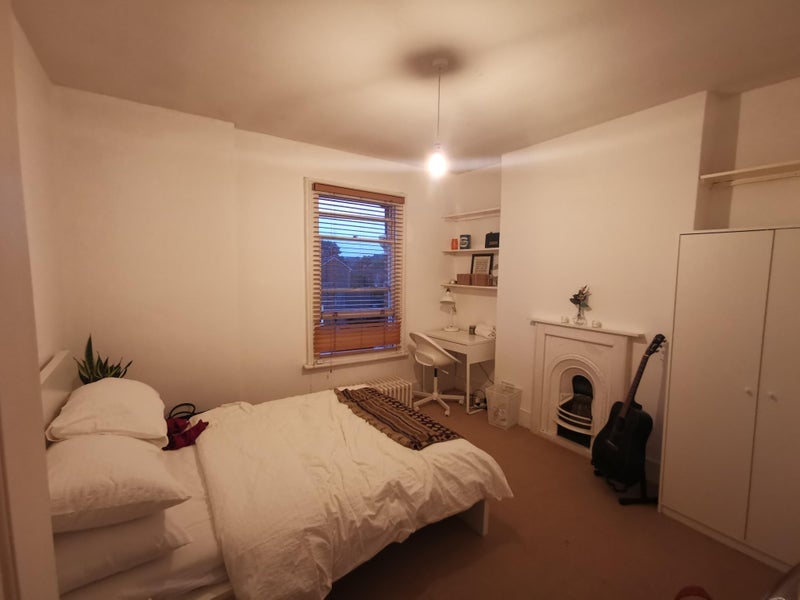 Room Dulwich Road in Greater London