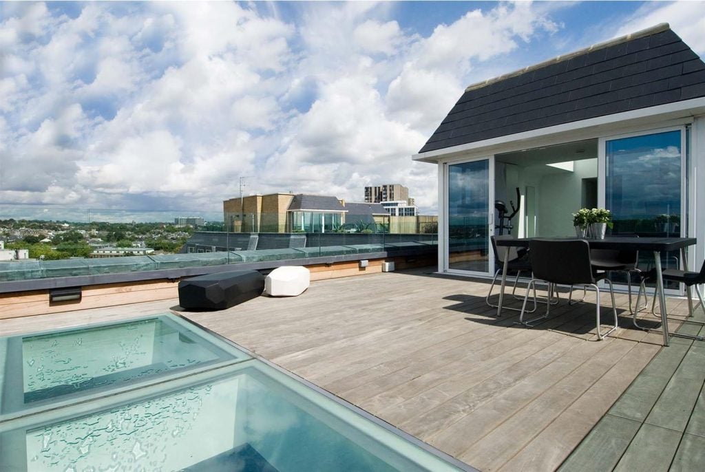 Flat Boydell Court in Greater London