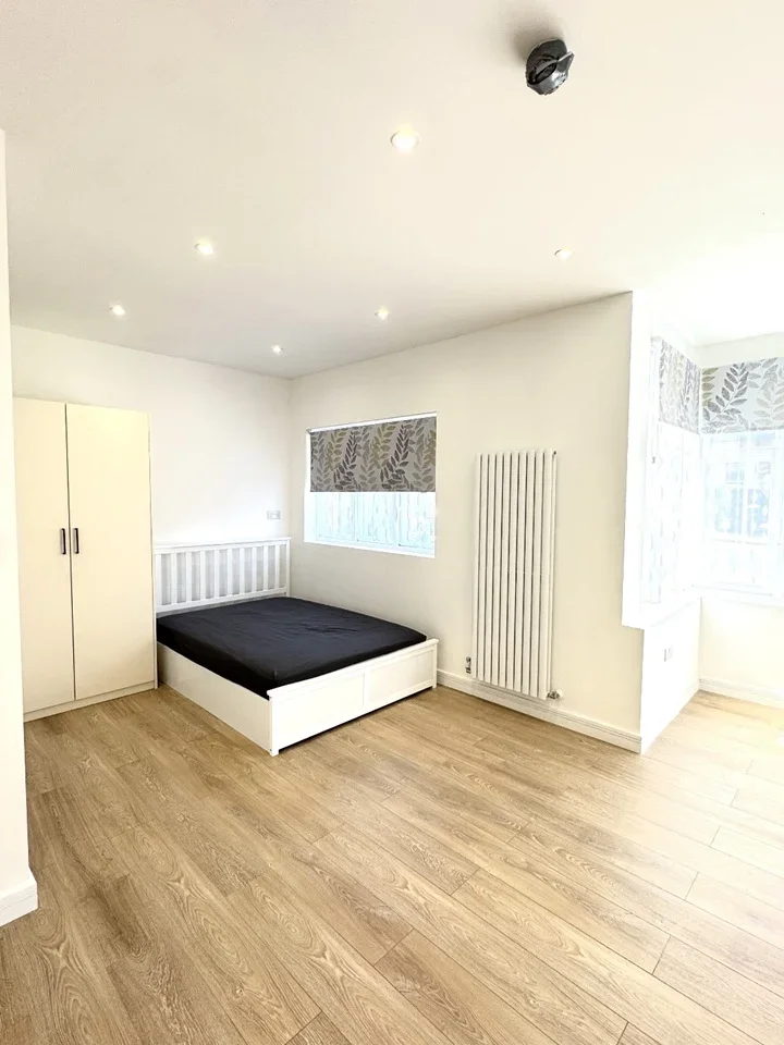 Flat Harrow View in Greater London