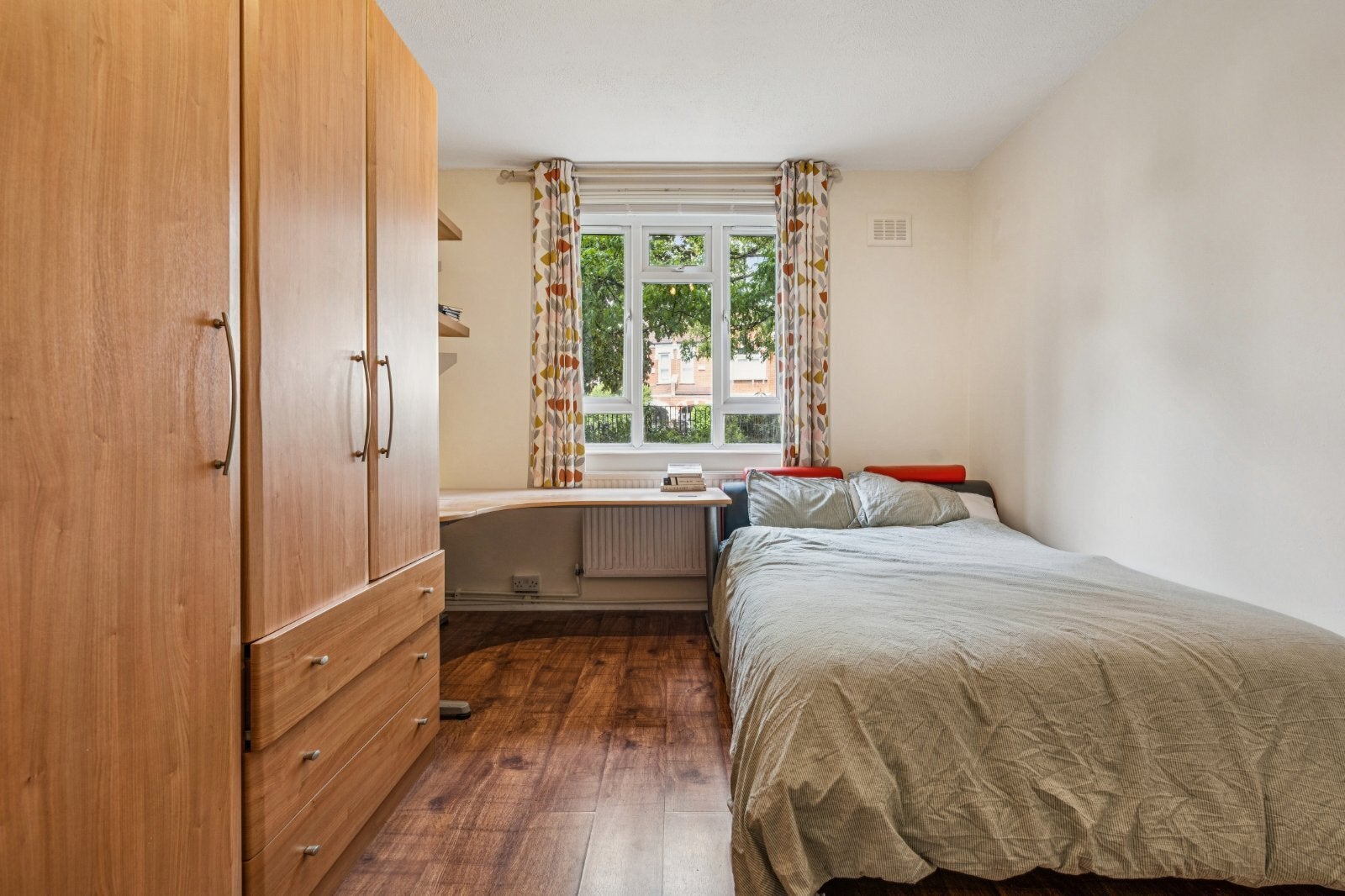 Flat Harbord Street in Greater London