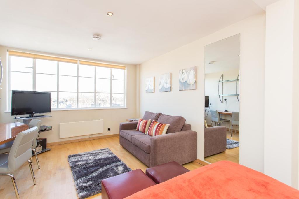Flat Old Brompton Road in Greater London