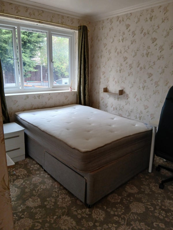 Room Leander Road in Dudley