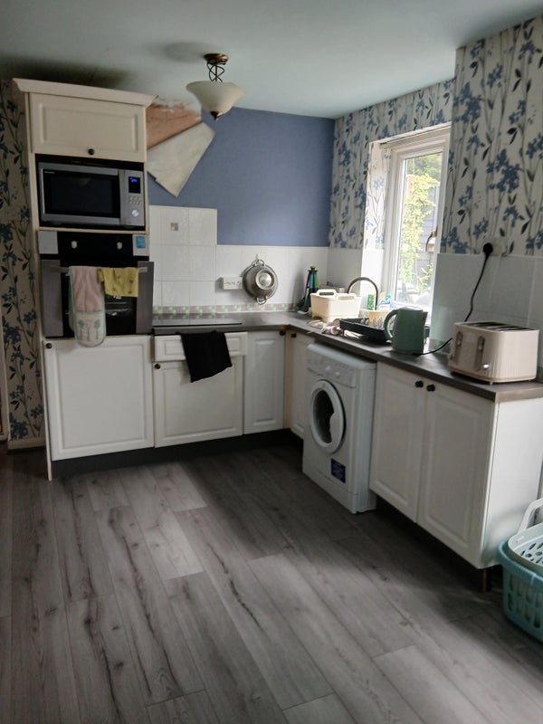 Room Leander Road in Dudley