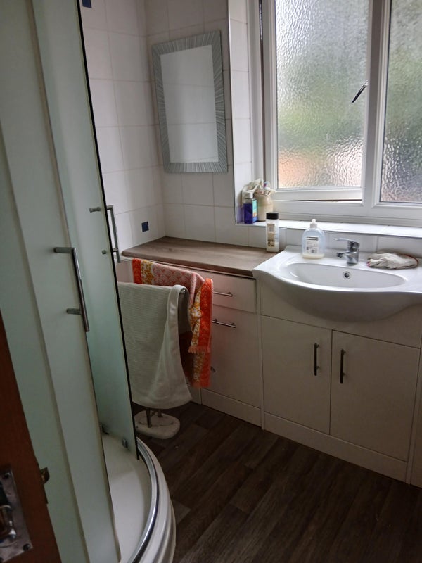 Room Leander Road in Dudley