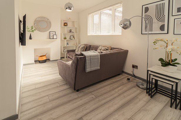 Room Charborough Road in Bristol