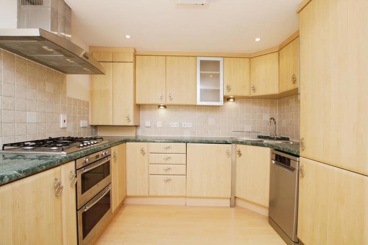 Flat Barossa Place in Bristol