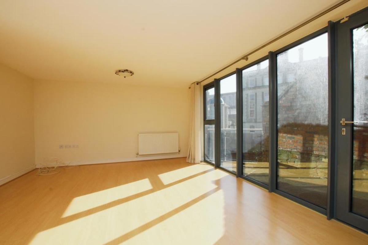 Flat Barossa Place in Bristol