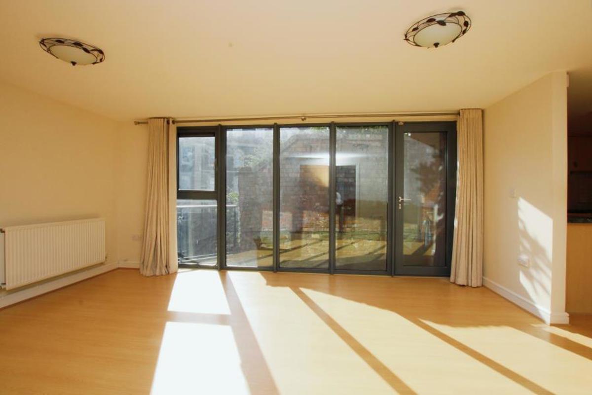 Flat Barossa Place in Bristol