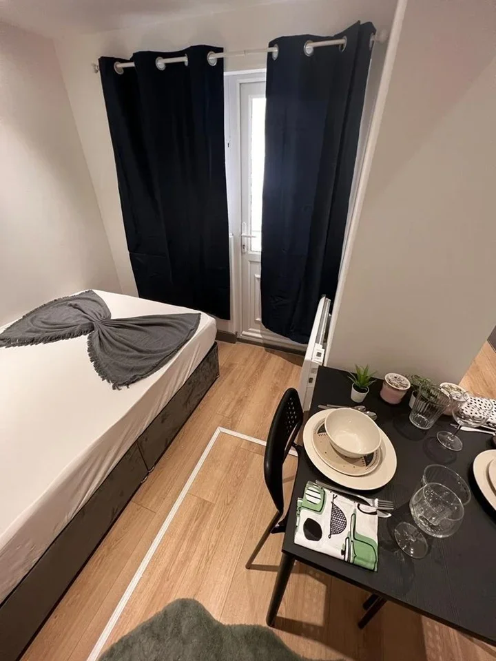 Flat Eastwood Street in Greater London