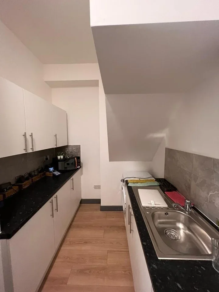 Flat Eastwood Street in Greater London