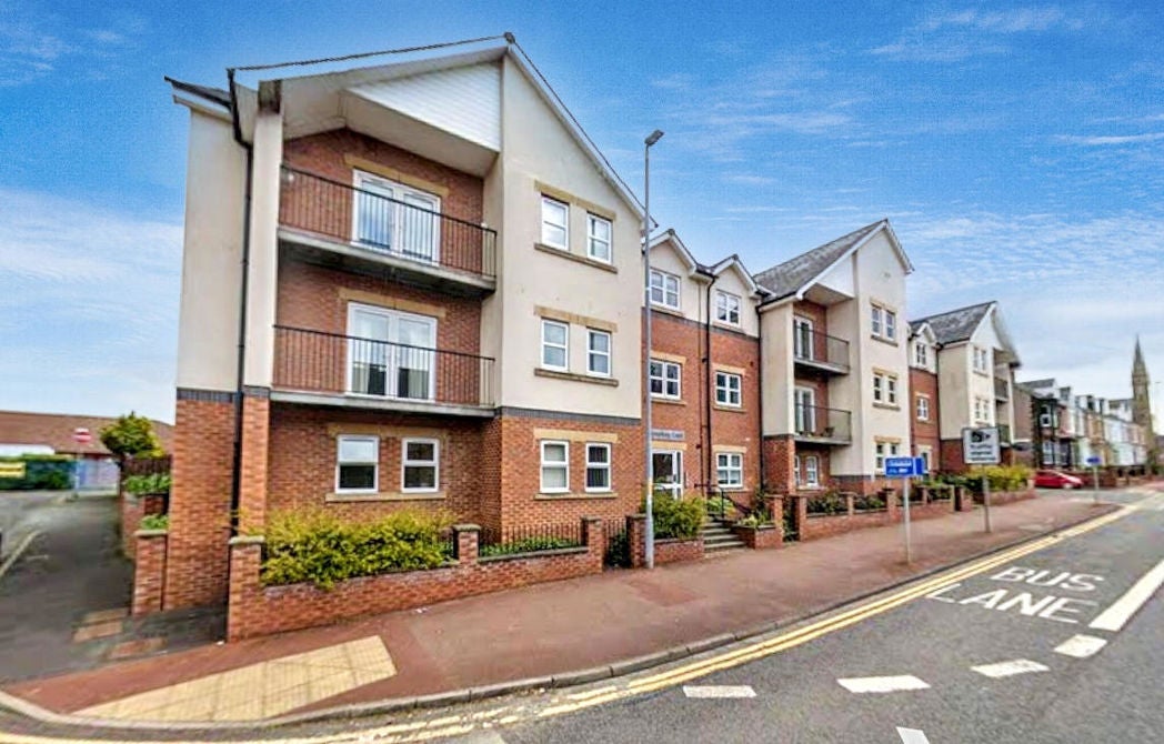 Flat Shipley Court in Gateshead