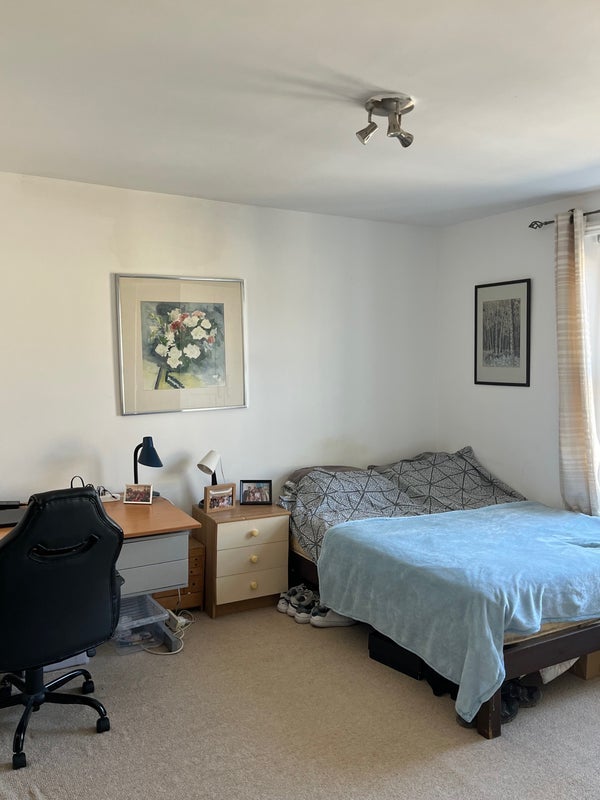 Room Charleville Road in Greater London
